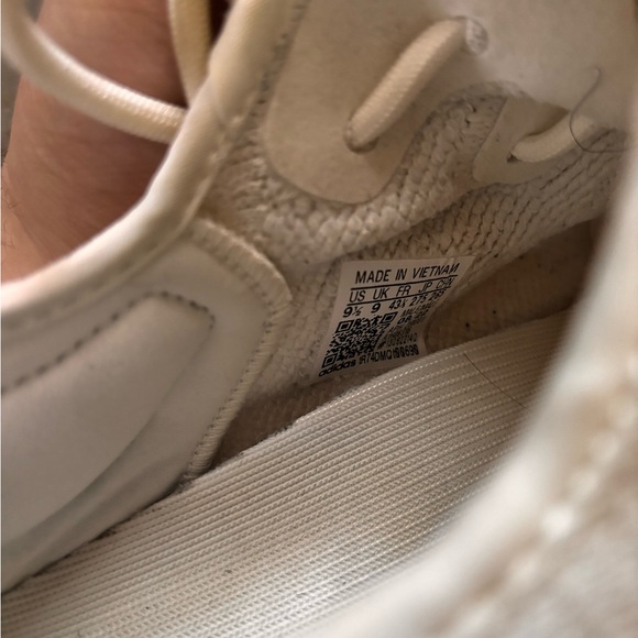 Yeezy Boost 350 V2 “Bone” - Picture 4 of 5